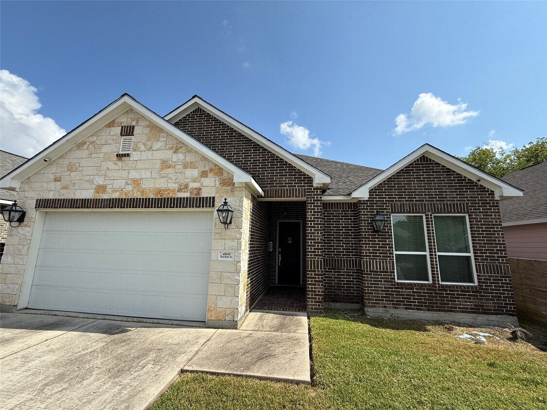 Foto principal - 4509 Rosemont St