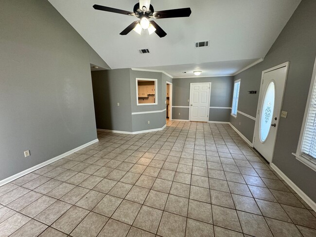 Building Photo - 3BD / 2BA FOR RENT