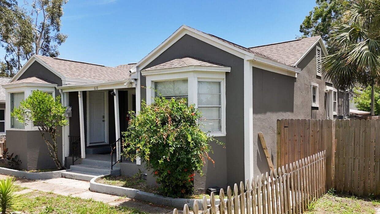 Foto principal - 618 17th Ave S