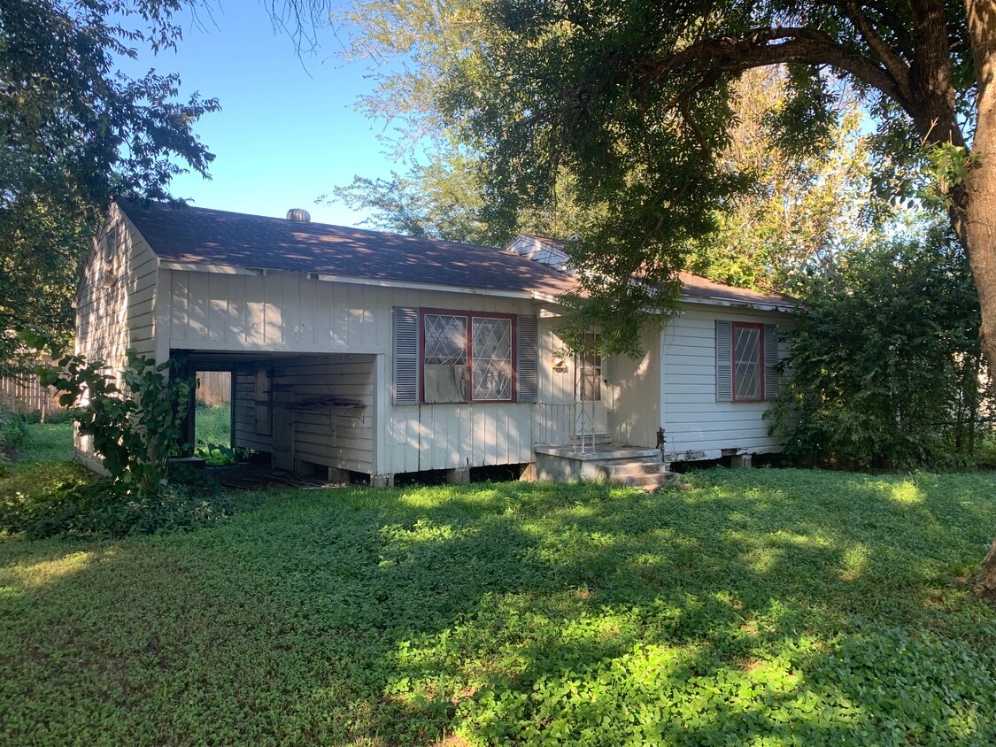 1610 E Mistletoe Ave, Victoria, TX 77901 House Rental in Victoria, TX