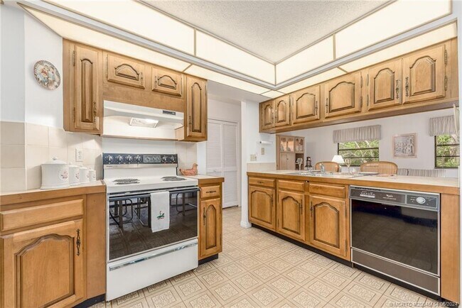 Foto del edificio - 4095 SE Centerboard Ln
