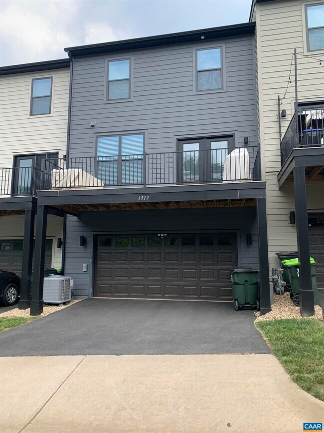 Building Photo - 1517 Knoll Ln