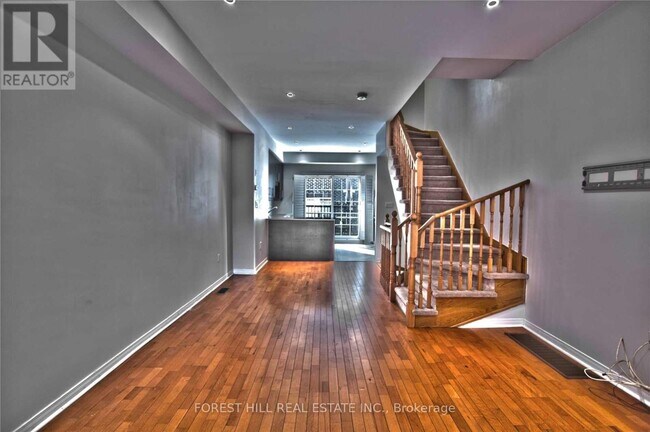Photo du bâtiment - 117A The Queensway