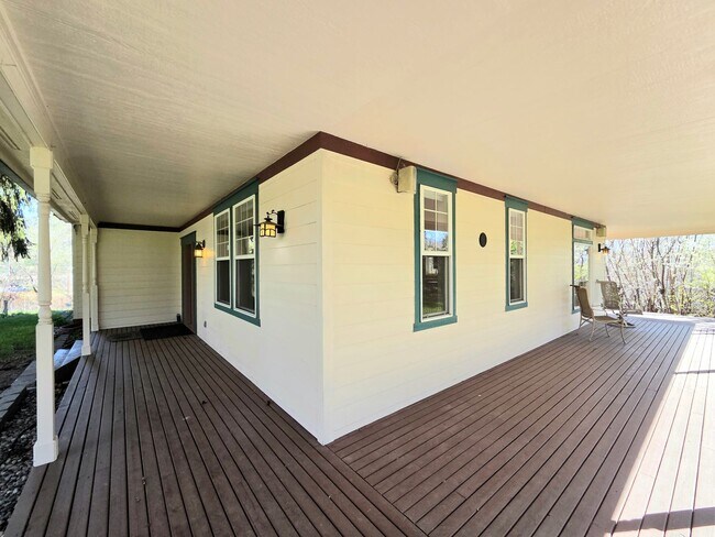 Foto del edificio - Luxurious Country Living in Desirable Cashmere Location!! 5 Bed + Den, 2.5 Bath!