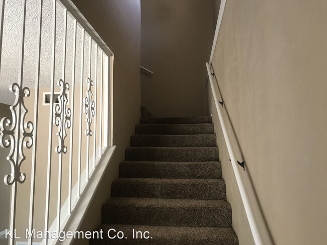 Building Photo - 124-126 Pebble Creek Dr