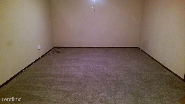 Building Photo - 2 br, 1 bath Townhome - 3904 W. Elm