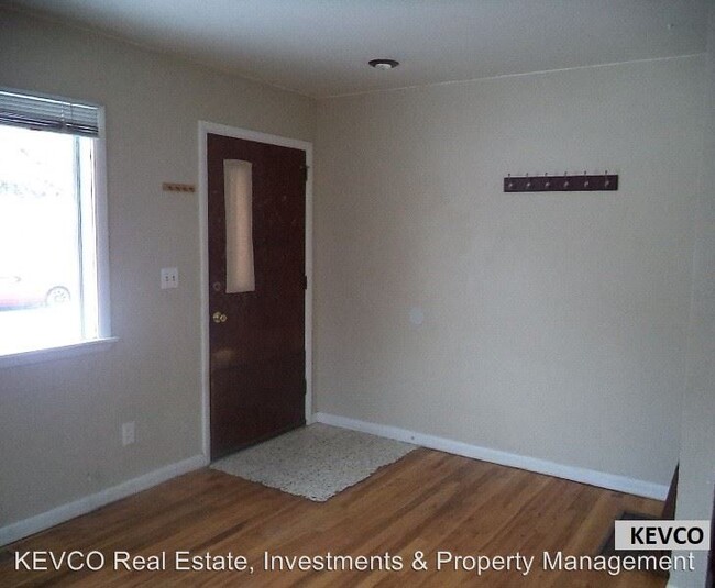 Building Photo - 1016-1018 Castlerock Dr