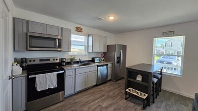 Building Photo - 16810 N Marie Vlg Dr