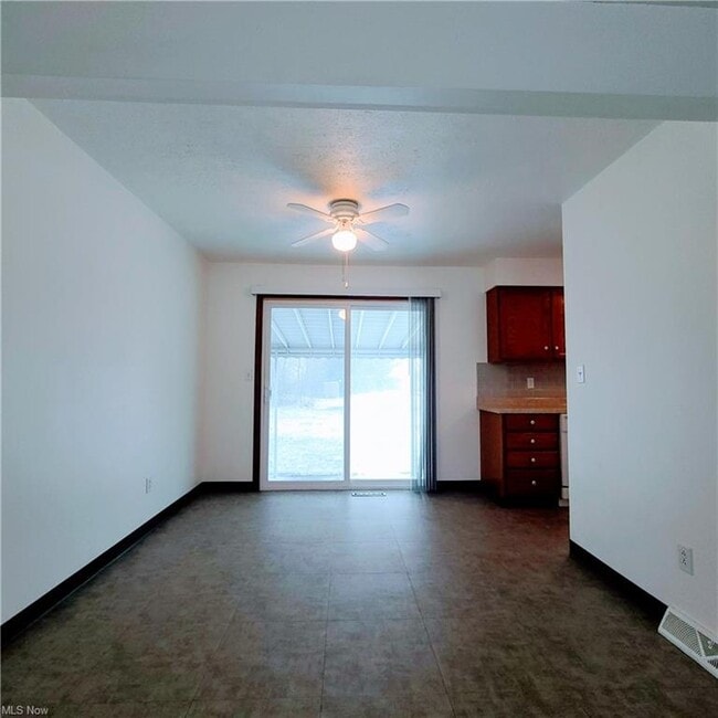 Building Photo - 1338 Maplecrest Dr