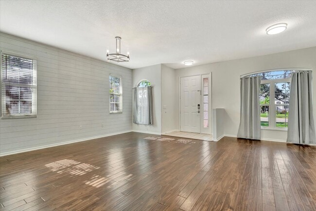 Building Photo - Beautiful 4 bed/ 2.5 bath Rental ~ Sarasota