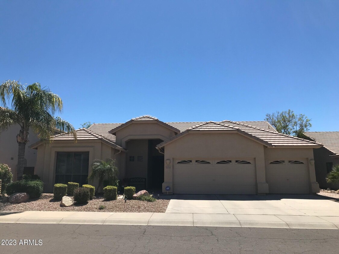 Foto principal - 6009 E Danbury Rd