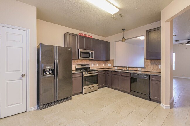 Foto del edificio - 29704 Sullivan Oaks Dr