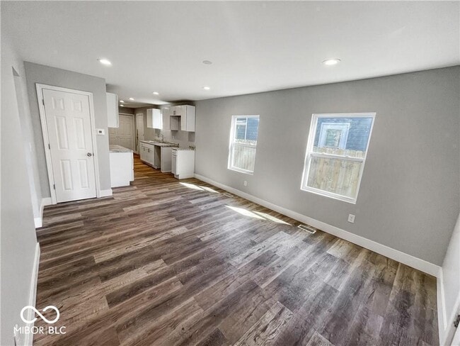 Foto del edificio - 4630 Farrington Ave