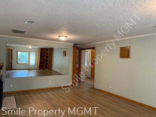Building Photo - 5322 SE 136th Ave