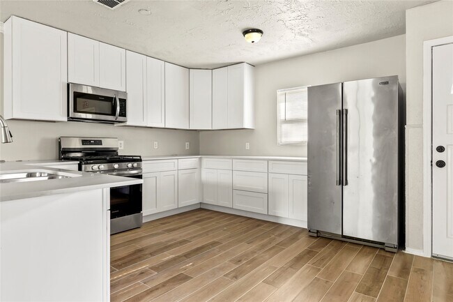 Building Photo - 11455 Spottswood Dr