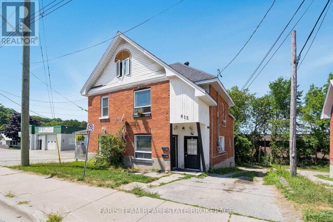 Building Photo - 612 Bay St
