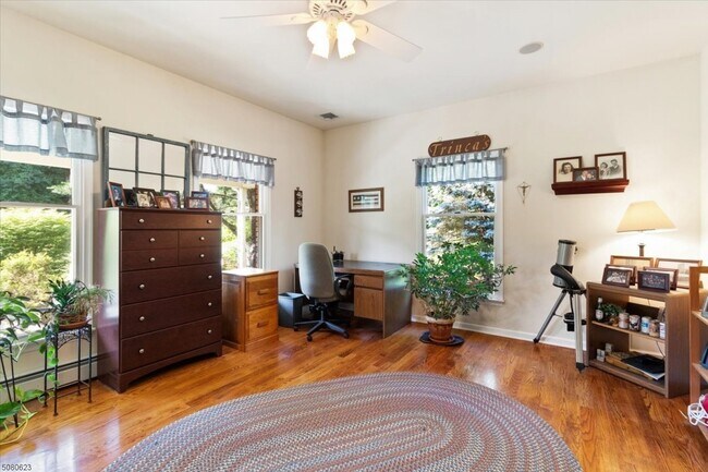 Building Photo - 8 Poppys Ct