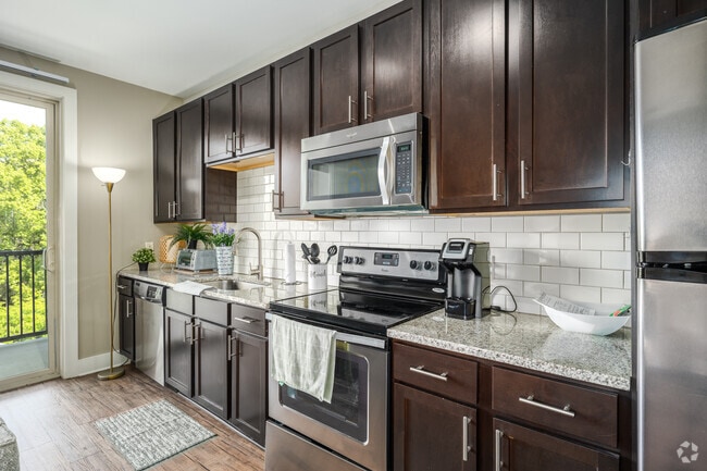 1BR, 1BA - 644SF - Kitchen - Mezzo 1