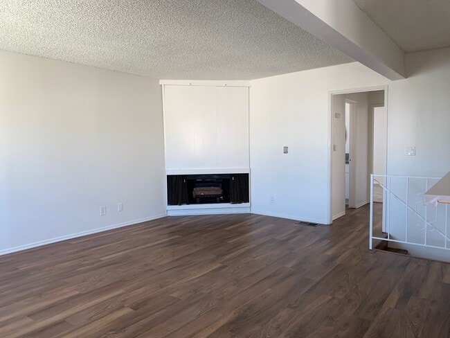 Building Photo - 206