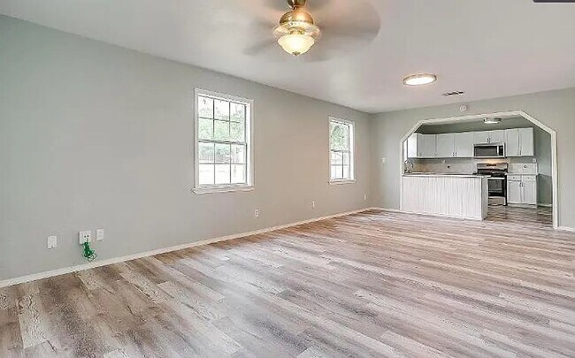 Foto del edificio - CHARMING 3/2 - Great Flooring - Historic Neighborhood