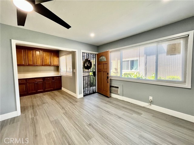 Building Photo - 3070 Vineland Ave