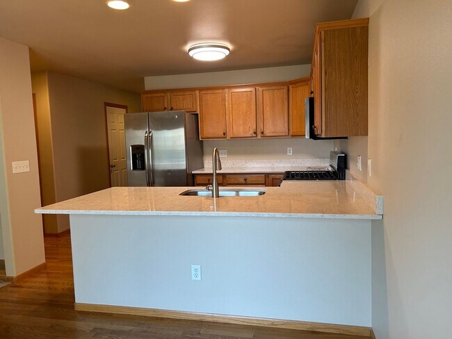 Foto del edificio - Spacious 4 Bedroom, 3-1/2 Bath Home in Nor...