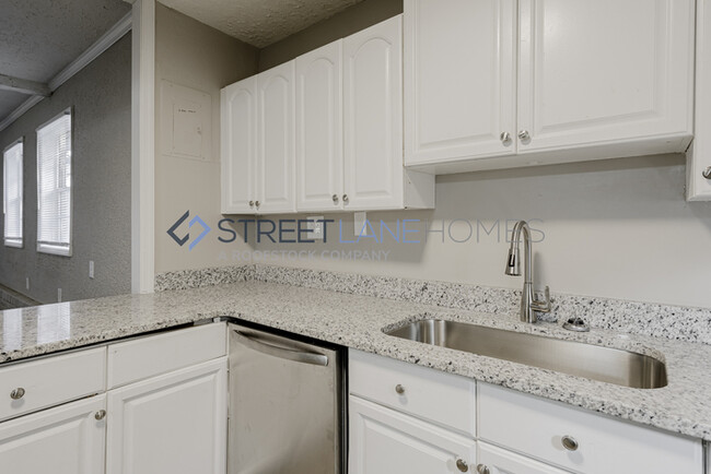 Building Photo - NOW OFFERING $250 OFF FIRST FULL MONTH IF ...