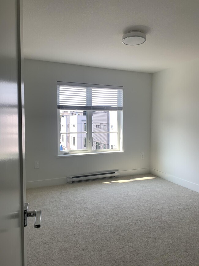 Building Photo - 2075 Oak Meadows Dr