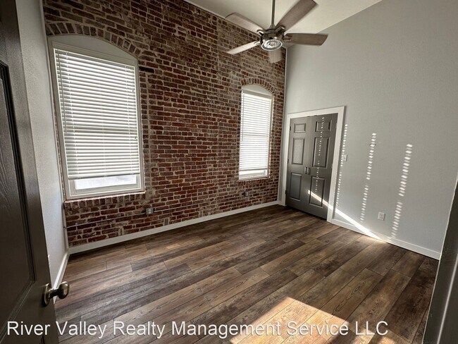 Building Photo - 2 br, 1 bath House - 312 B West Suite B St...