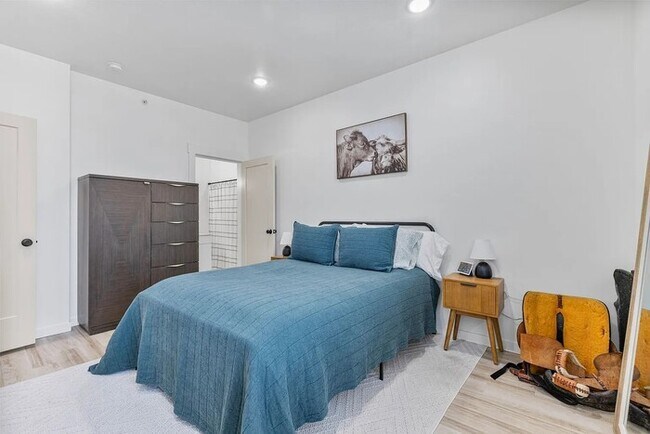 Foto del edificio - 3131 Fleur Dr