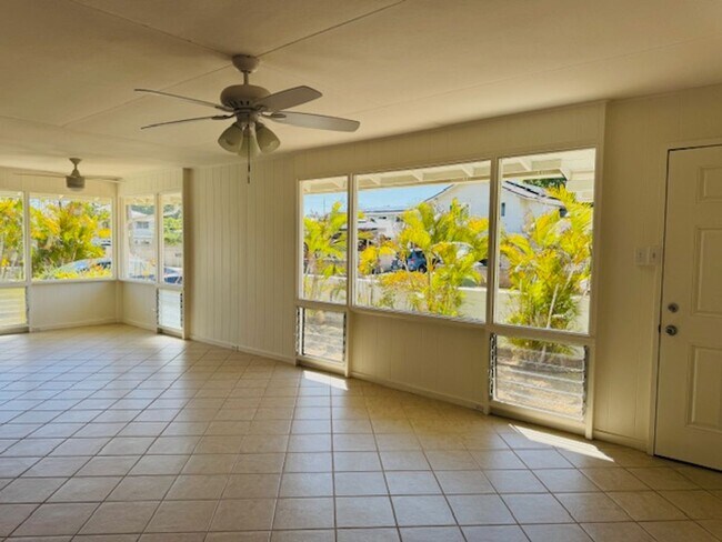 Foto del edificio - 4 Bedroom, 2 Bathroom house near Kailua Be...