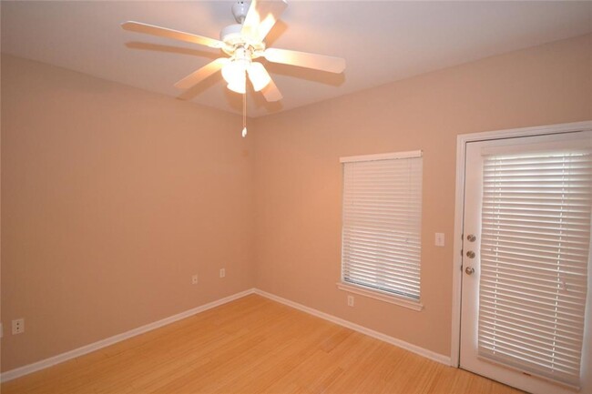 Building Photo - 2 Bedroom 2.5 Bath Townhome in Four Points...