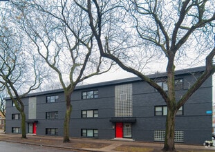 Building Photo - 6141 N Hermitage Ave