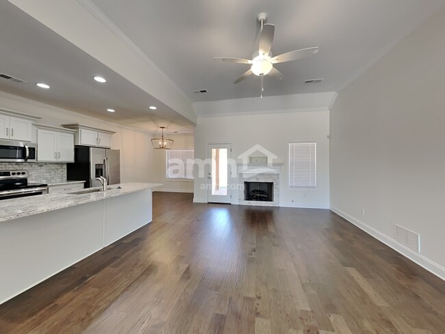 Building Photo - 3284 Vineyard Dr S
