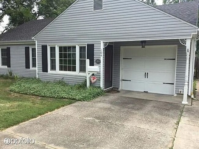 Building Photo - 2 bd, 2 ba house in old SW Columbia, fence...