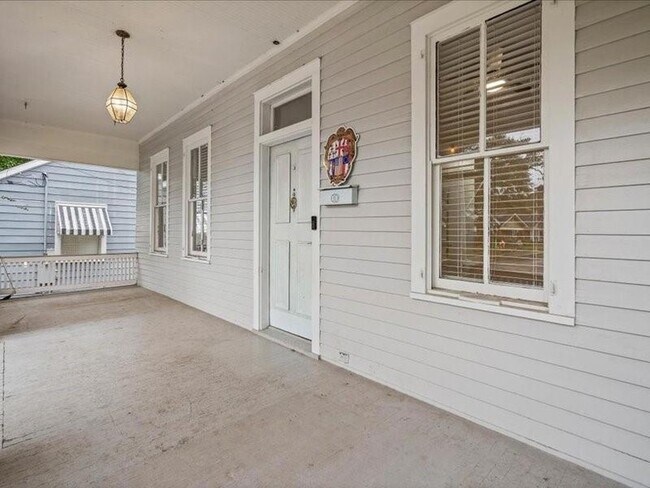 Foto del edificio - 1151 Caroline Ave