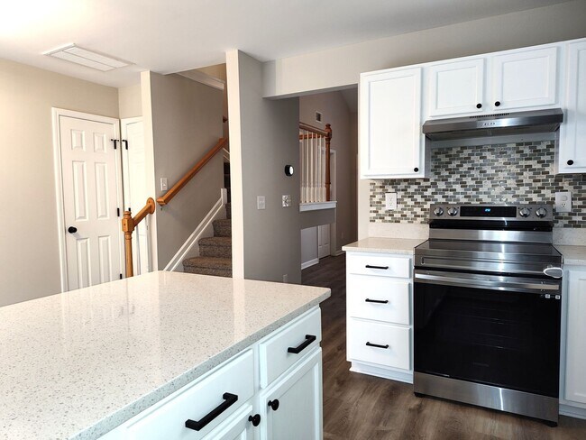 Foto del edificio - Two story, 3 Bedroom, 2.5 Bath End Unit Townhome located in the Hanover Community in SC!