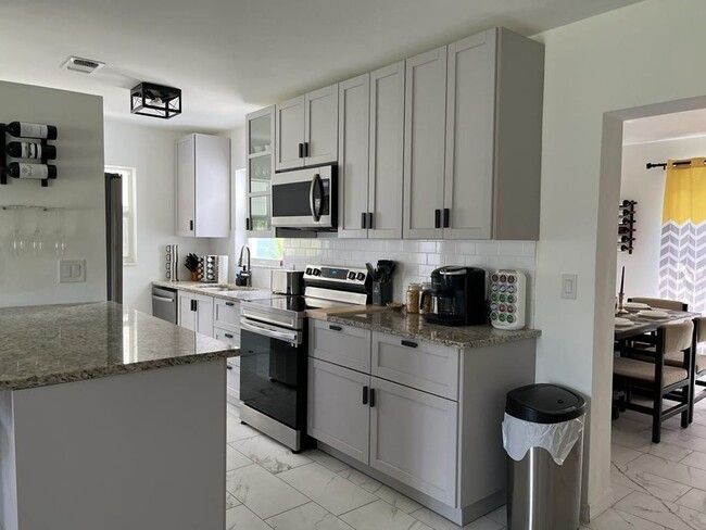 Foto del edificio - Sandpiper area of Pt St Lucie  Furnished 2...