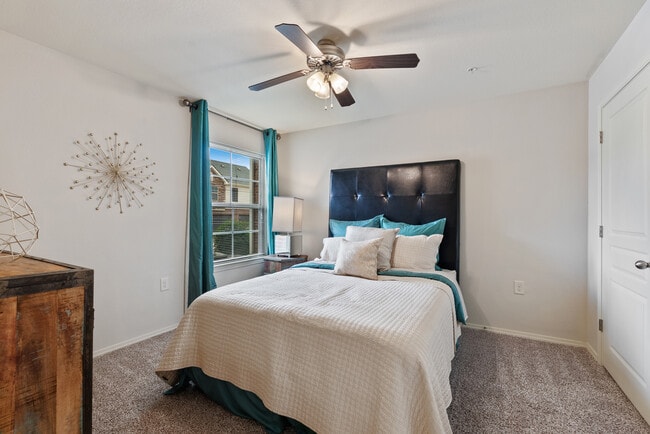 Building Photo - Centerstone Apartment Homes