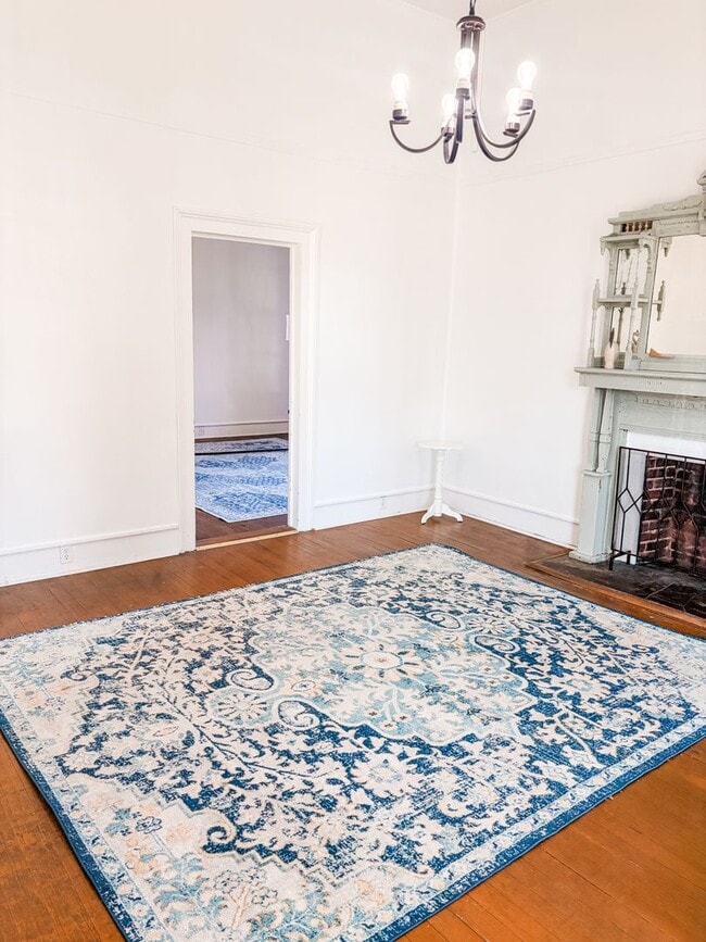 Foto del edificio - 117 E Main St