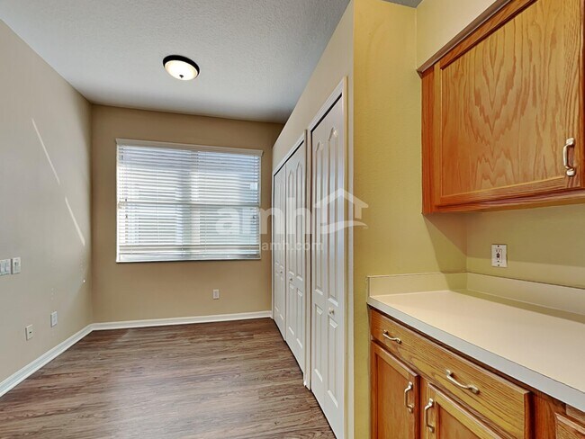 Foto del edificio - 9303 Huntington Park Way
