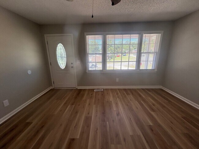 Building Photo - Charming 3-bedroom, 1-bath home conveniently located in Southeast Columbia!