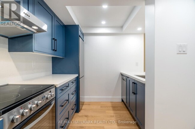 Building Photo - 705 King St W