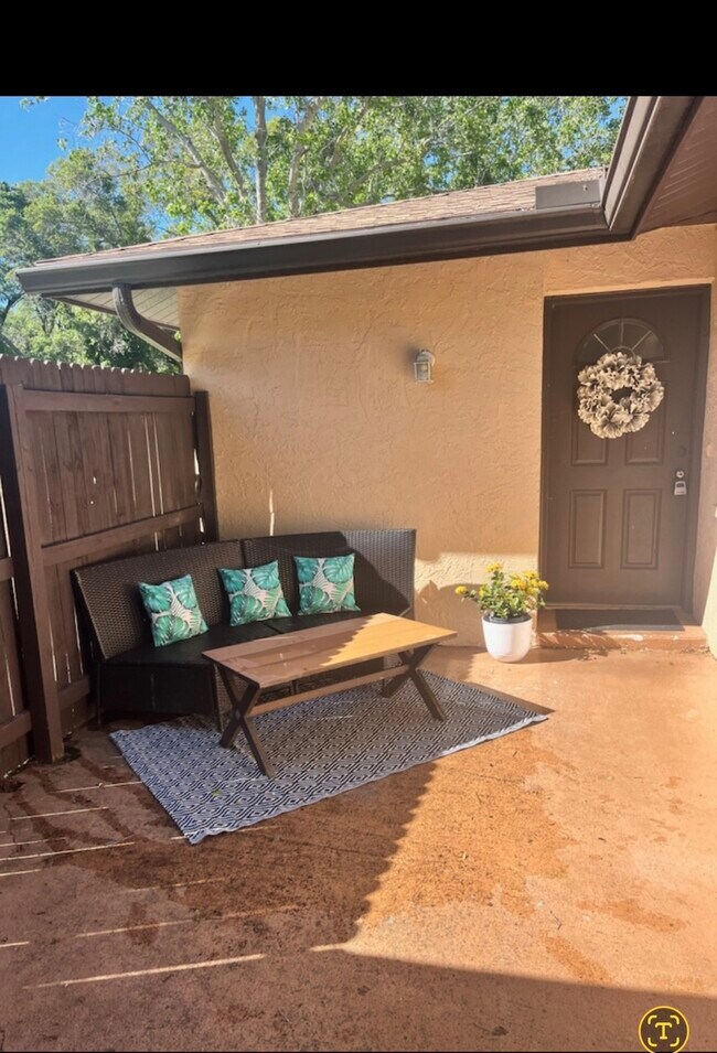 Private patio - 8482 60th St N