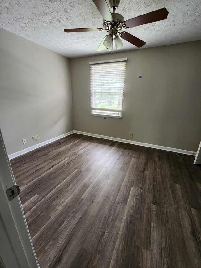 Building Photo - 405 Alexander Dr