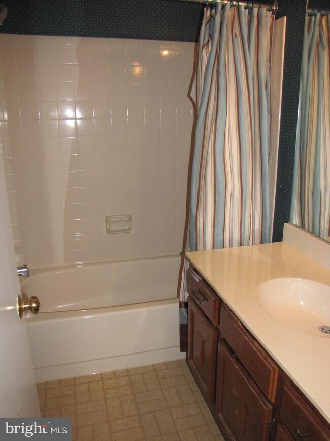 Foto del edificio - 7703 Bristol Square Ct