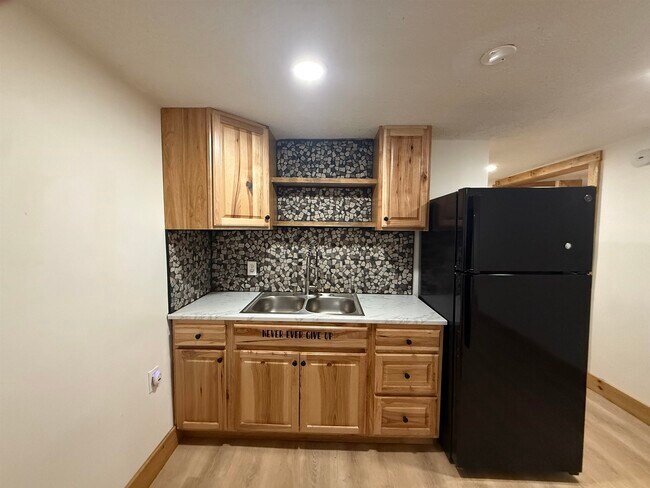 Foto del edificio - 192 Dorrs Corner Rd