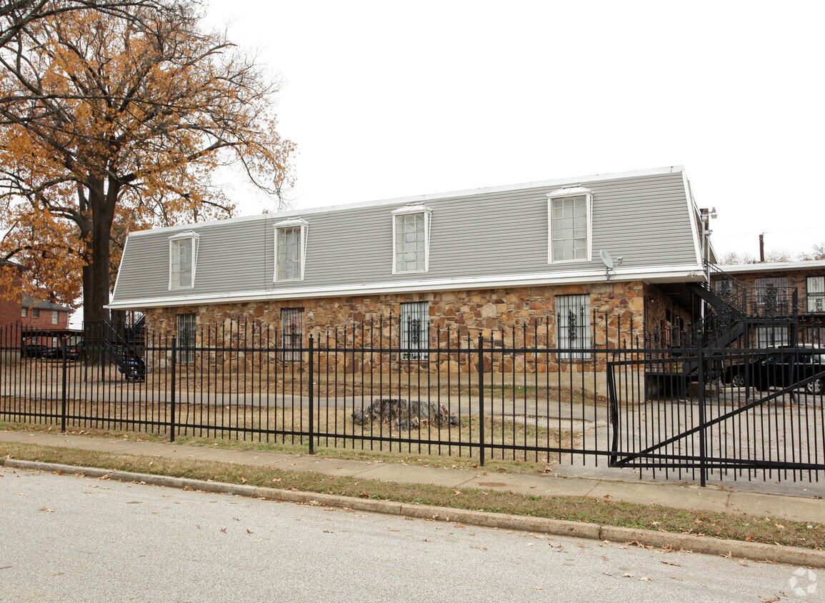 Primary Photo - 230 Cochran St