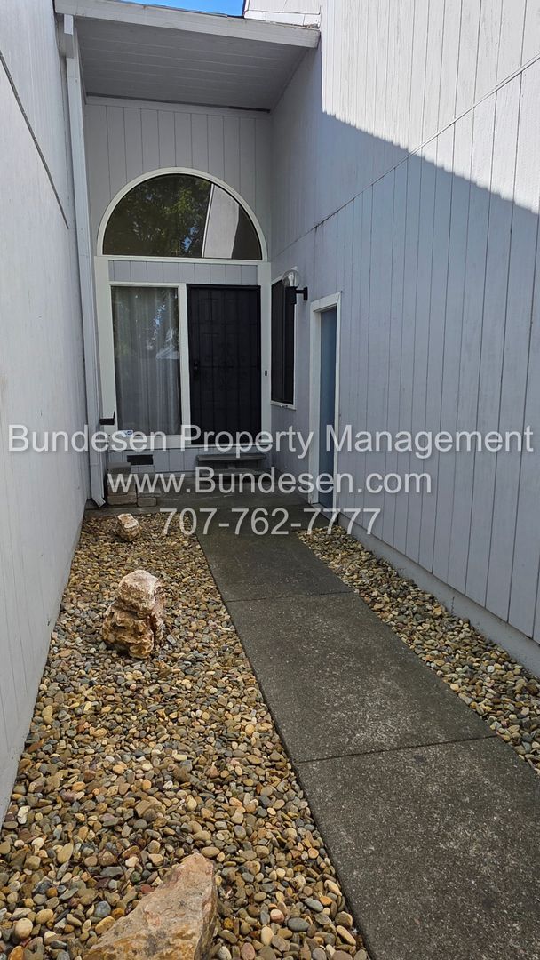 Foto del edificio - Charming Condo in Plum Tree Subdivision - ...