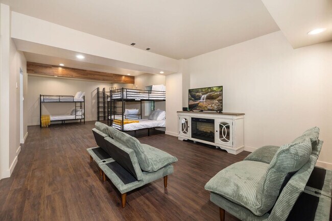 Foto del edificio - 4705 Spring Valley Rd